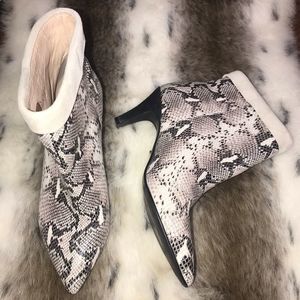 😍Just in 🥰 42 gold snake  print